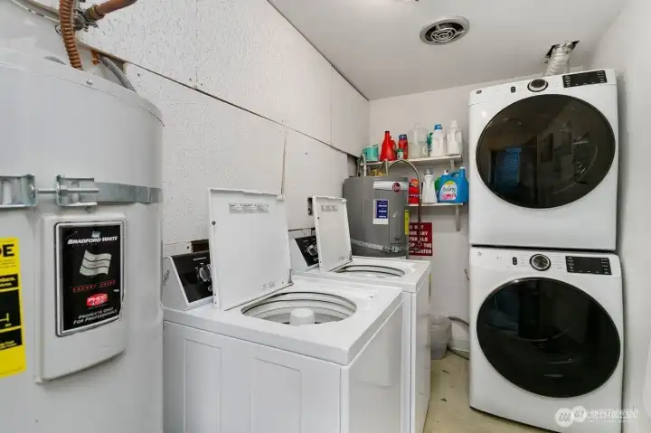 Free laundry on site if you'd rather skip the in-unit W/D install. Free laundry on site if you'd rather skip the in-unit W/D install.