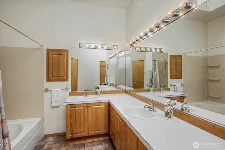 Well appointed primary bath Well appointed primary bath