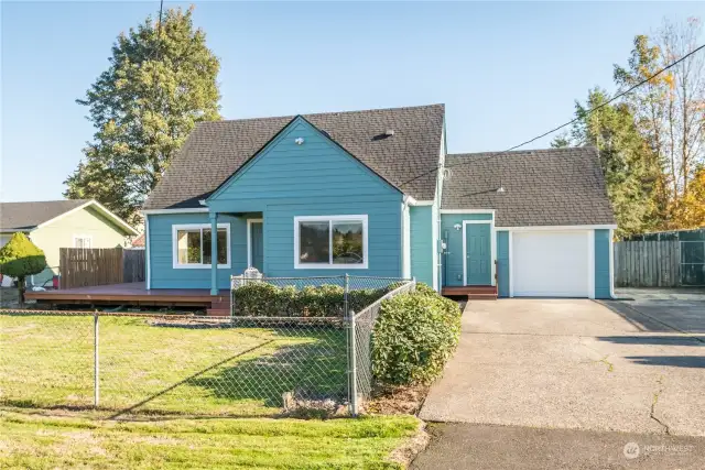 Fully fenced front yard with huge deck.