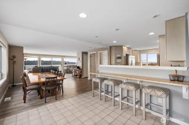 You enter into the GR/Kitchen area (view...)