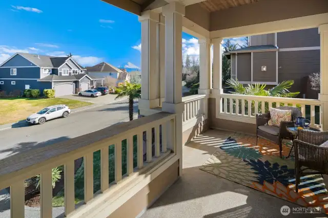 Front deck is the perfect place for morning coffee or your evening aperitif!