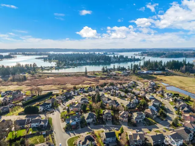 Close proximity to Lake Tapps and all it has to offer!  Minutes to amenities and the coveted and award winning Dieringer Schools!