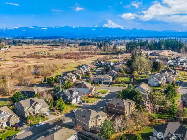 Gorgeous setting in the Quiet Water Community at Lake Tapps!