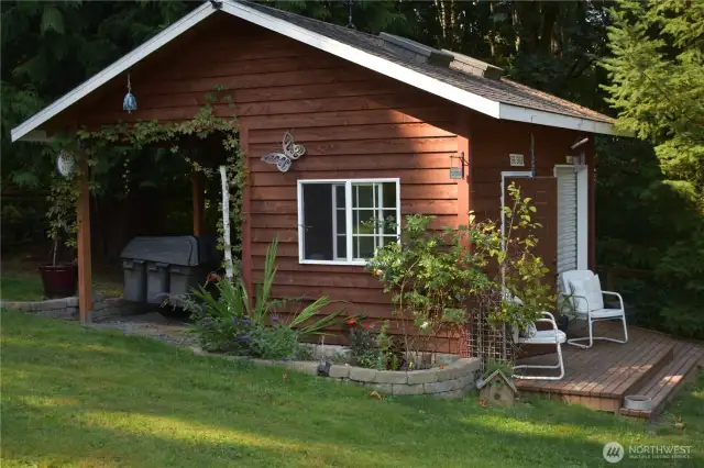 Garden shed (riding mower included)