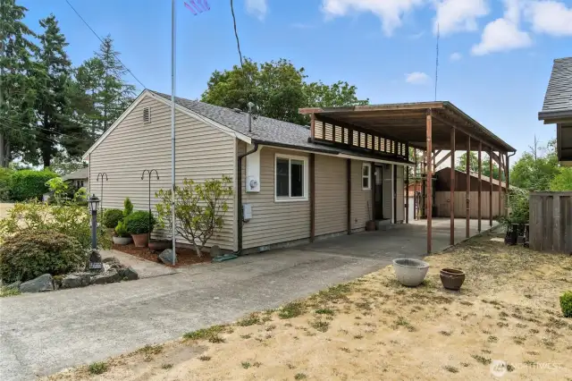 Carport and detached garage for hobbies