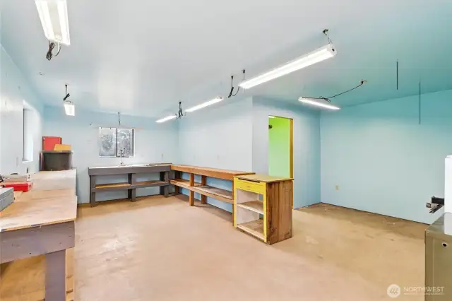 Fantastic garage shop with separate room for a 2nd hobbie or would make a great office