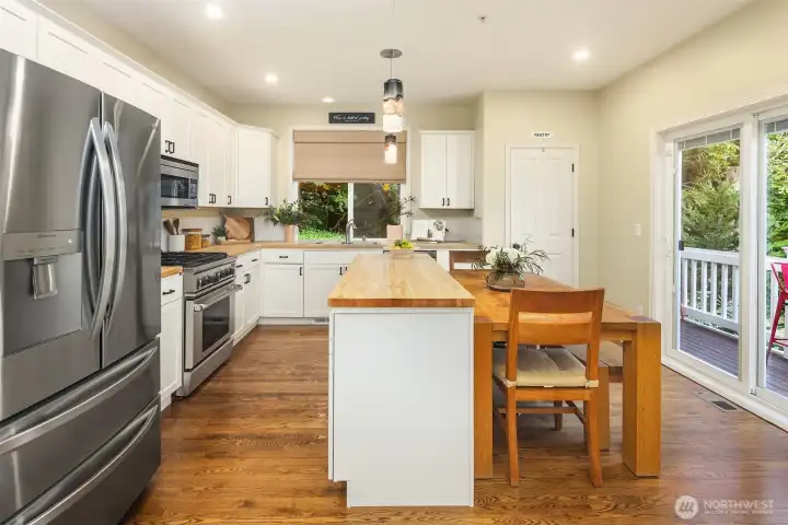 Step onto a full-length main floor deck from the kitchen.