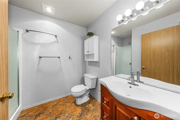 Primary En-Suite