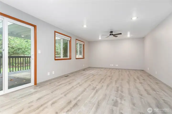 Very large secondary living space. New ceiling fans, upgraded lighting, and flooring