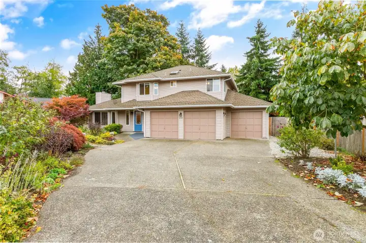 660 square foot 3 car garage!