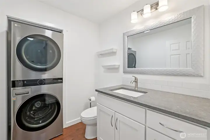 Full size w/d in 1/2 bathroom