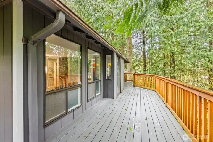 Perfect large deck space for entertaining or relaxing