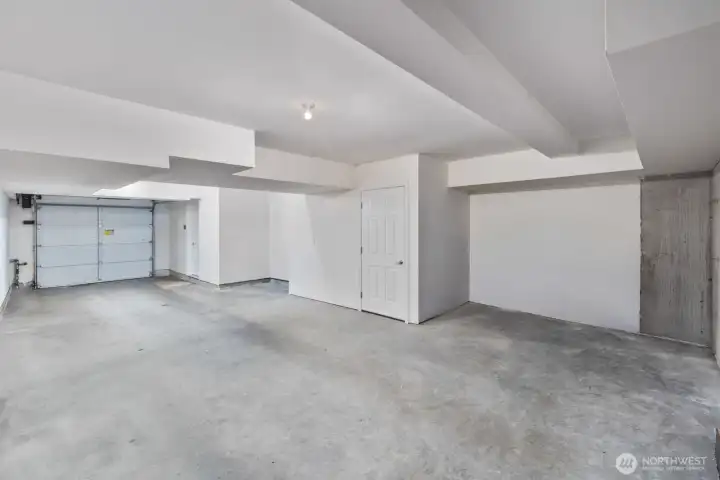 Extra storage/gym/workspace potential/bikes/kayaks/motorcycle