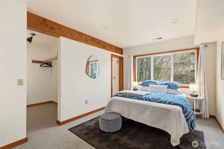 Guest bedroom with private 3/4 bathroom