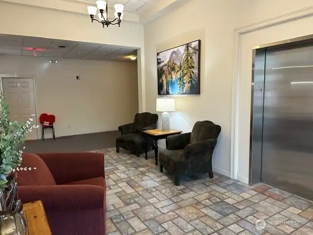 Lobby with elevator