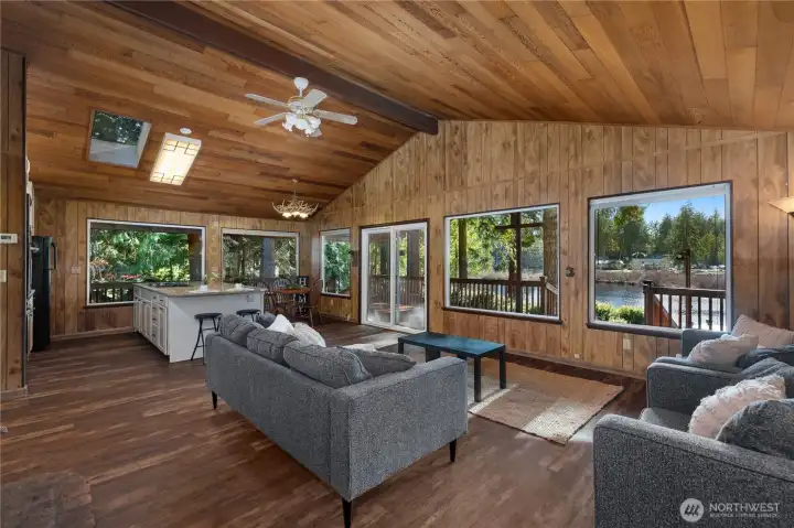 Views of the lake are unobstructed - soak it in!