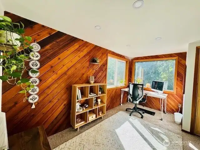 Bedroom/office