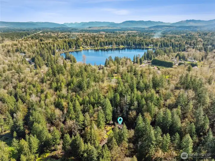 A bird’s-eye view showcases the property’s expansive grounds, with the lake visible in the distance.