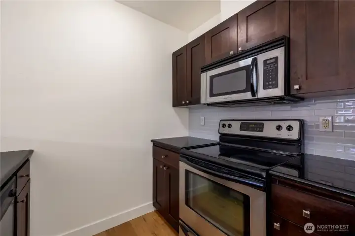 Glass backsplash and granite countertops