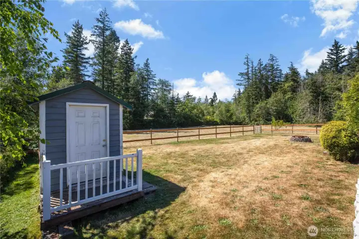 Adorable guest house for the hens! Adorable guest house for the hens!