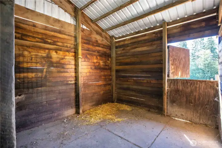 Dutch doors on the stables that lead straight out to the pasture. Dutch doors on the stables that lead straight out to the pasture.