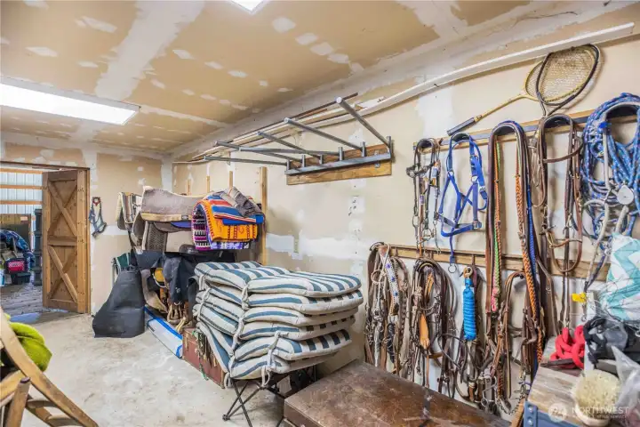 Enormous heated tack room! No mildew on your gear! Enormous heated tack room! No mildew on your gear!