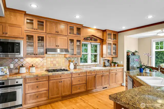 This wonderful chef's kitchen is a joy to work in! Plenty of room to assist or just visit with the cook.