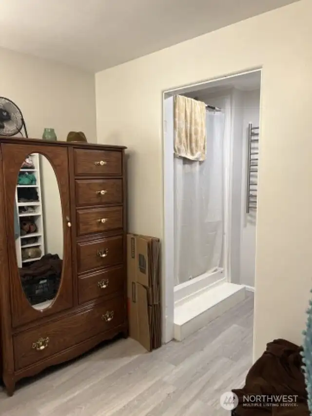 down stairs shower and bath