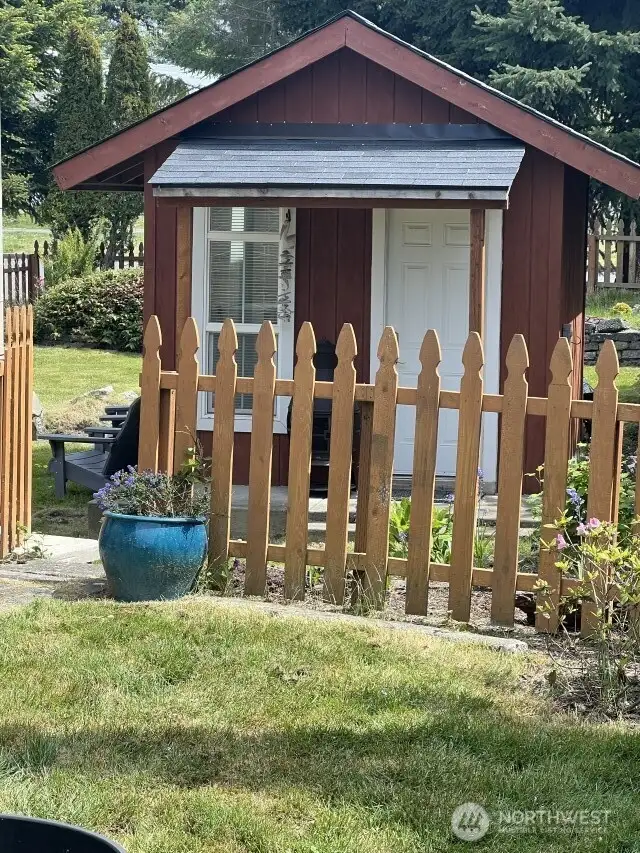 Cottage, flex space