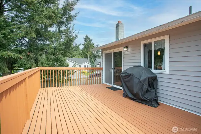Porch off kitchen w/ stairs to giant backyard