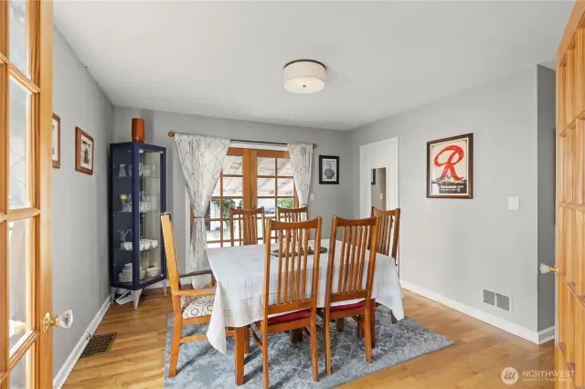 Formal dining/potential living area