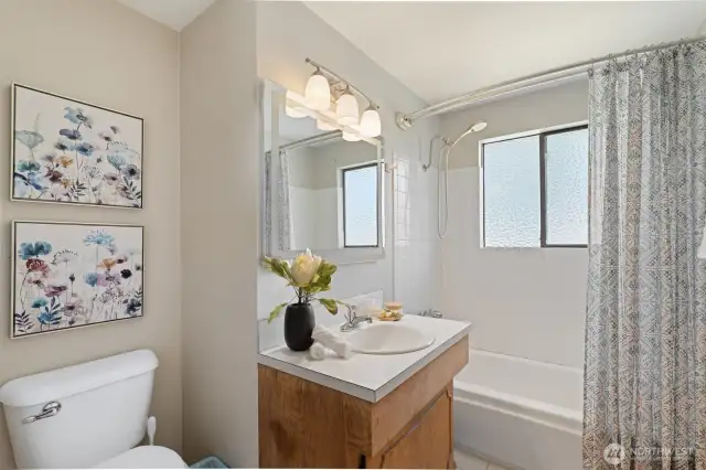 Full guest bath.