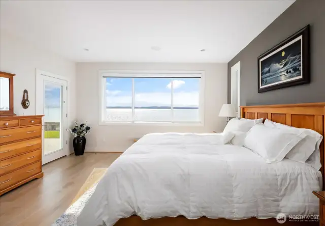 Imagine waking each day in your waterside primary suite to ever-changing views of the Puget Sound. Whether it’s the shimmer of morning light on the waves, passing boats along the shipping lanes, or distant mountains on the horizon, this view transforms daily living into an extraordinary experience.