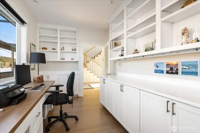 This thoughtfully designed main-floor office is ideal for both work and study. Two dedicated workspaces allow for simultaneous productivity, while custom built-in bookshelves and file cabinets provide extensive storage for books, documents, and personal collections. A sophisticated and functional space that balances style, efficiency, and convenience.