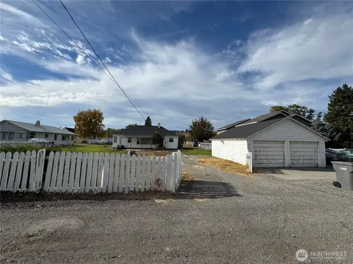 Detached garage w/Extra parking off alleyway