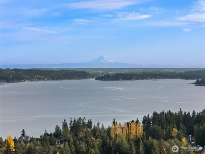 Just moments to the Silverdale waterfront, with its lovely views