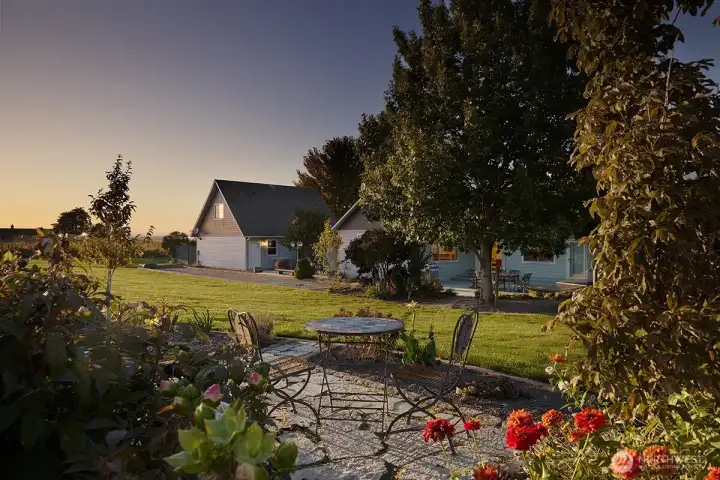 Dusk pic of back of home