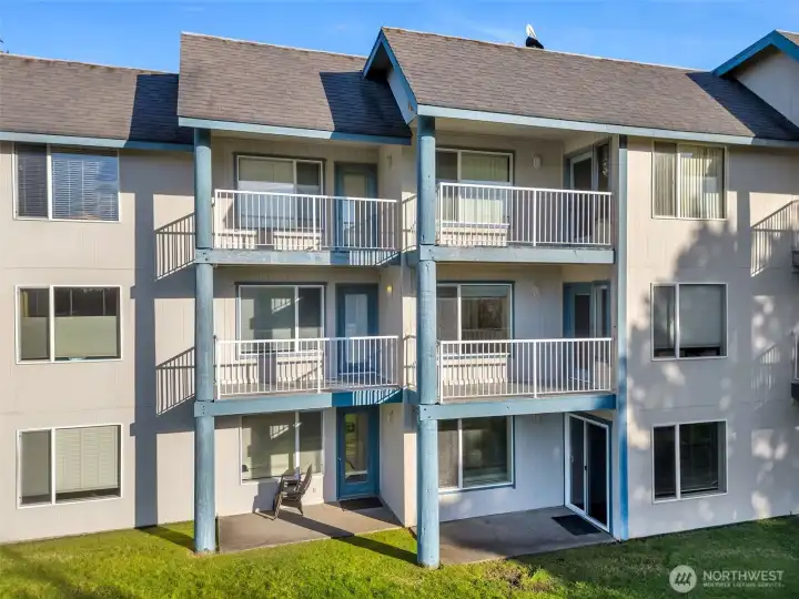 Exterior view of units 419 and 420 on the second floor.