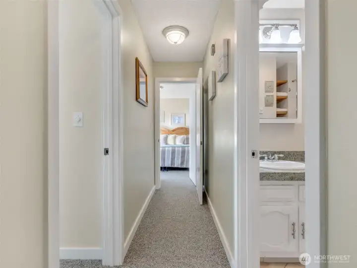 Hallway from unit 420 to unit 419. The two units connect, but they can be rented separately.