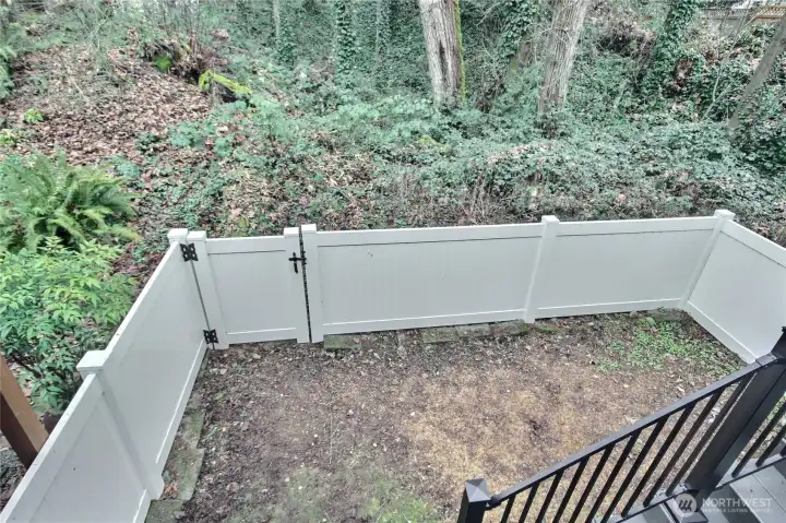 From upstairs, the view of the fenced yard.