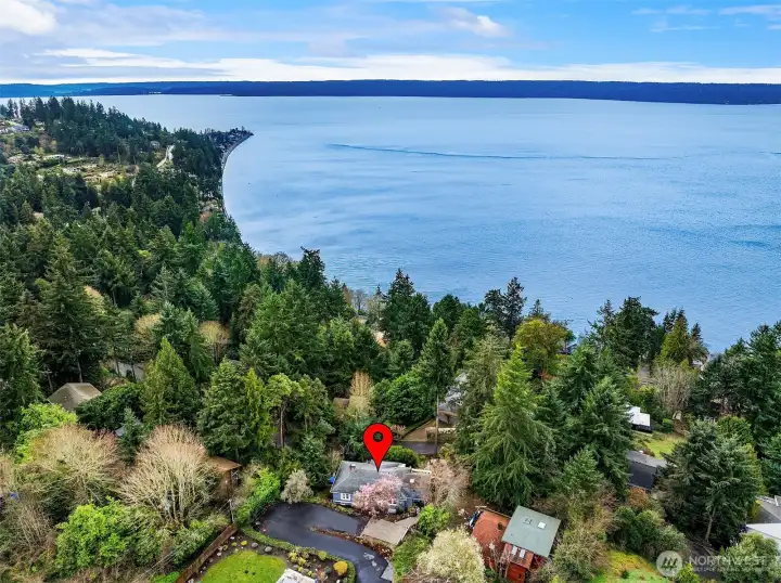 A short stroll down the hill connects you to the Indian Trail, a lovely path to the Point.