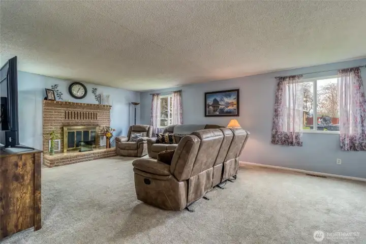Spacious living room with fireplace