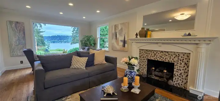 Full of natural light, the living room has wonderful lake views.