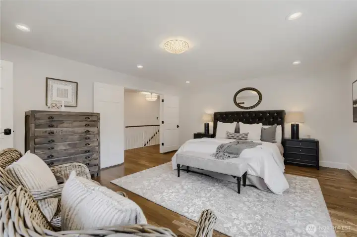 Generous primary suite with brand new hardwood flooring. A happy space with great daylight and lake veiws.