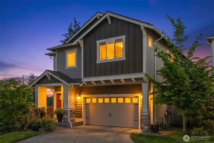 Enjoy beautiful sunsets in a peaceful setting in Bothelll. The wonderful Rhody Ridge Park is just a short distance from this home.