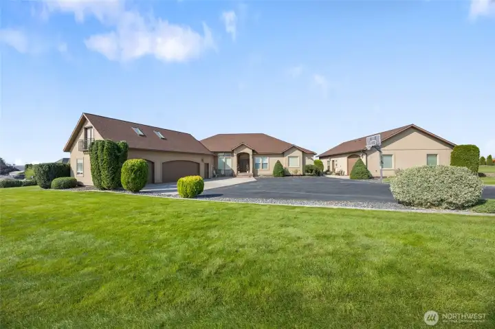 3 Car Garage