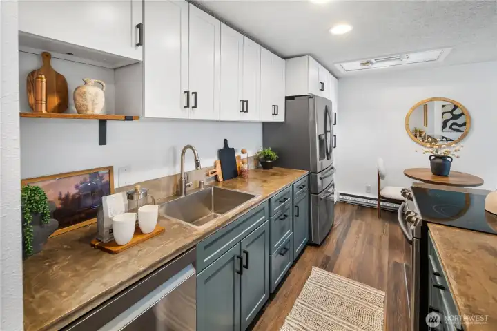 It even includes a wine fridge! It even includes a wine fridge!