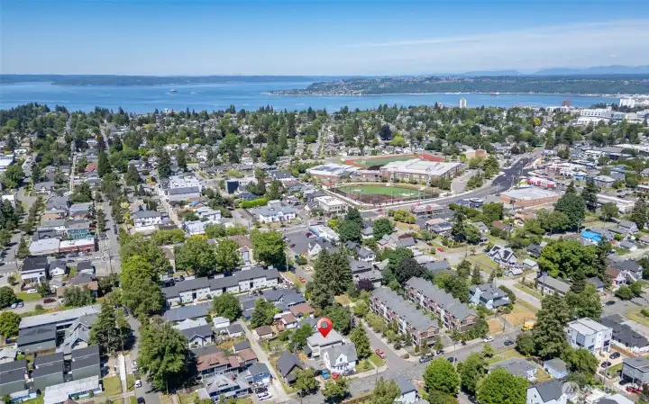 Located just off of 6th Ave with lots of coffee shops, restaurants, and local favorites, plus easy access to Proctor and downtown.