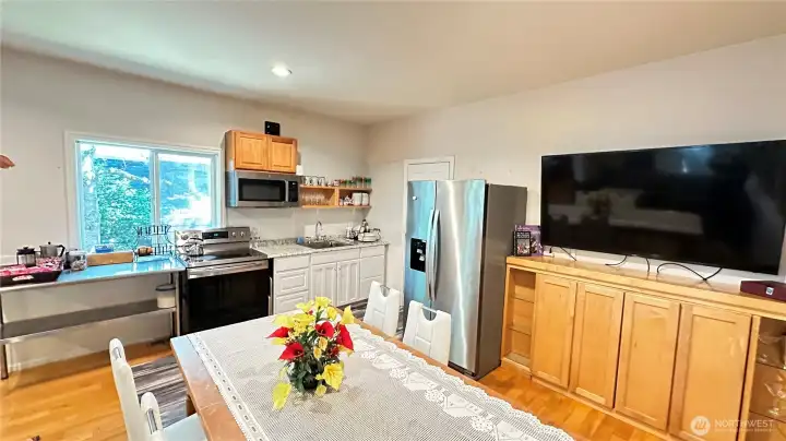 KITCHEN - FIRST UNIT