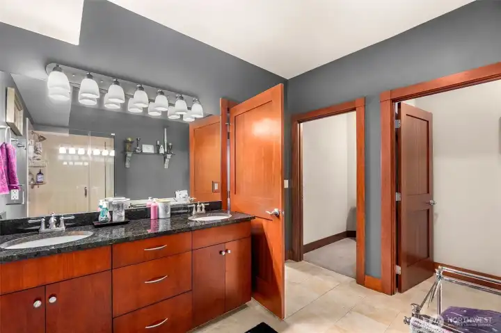 5-piece primary bath with private toilet room and walk in closet